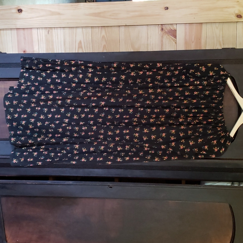 Very long polyester stretch maxi skirt